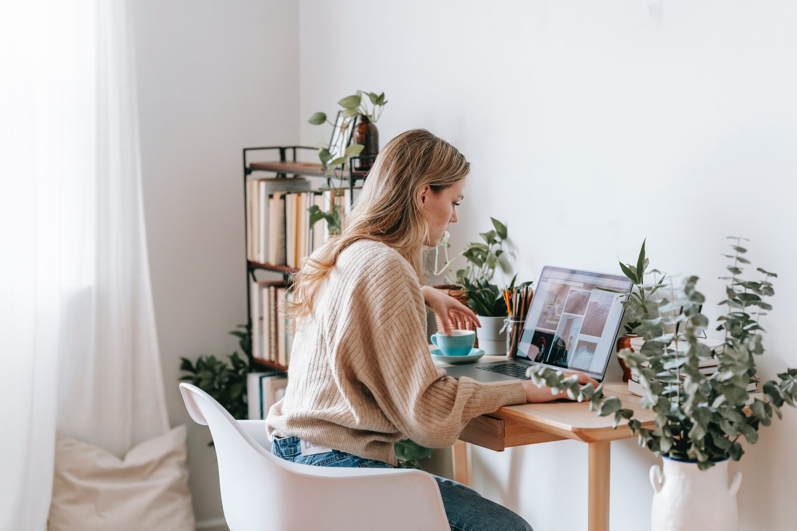 Latest CX Trends - Working in home office